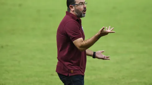 Foto: Kely Pereira/AGIF – Enderson Moreira abre o jogo sobre seus bastidores no Sport