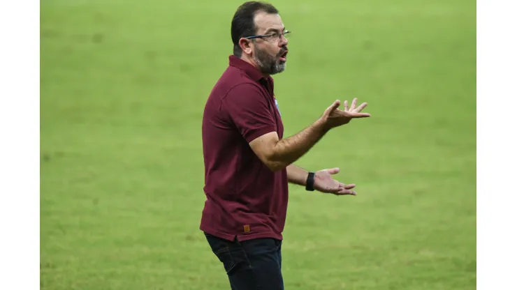 Foto: Kely Pereira/AGIF - Enderson Moreira abre o jogo sobre seus bastidores no Sport