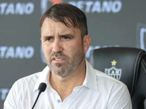  Eduardo Coudet atualiza negociações com laterais e revela situação de Paulo Henrique