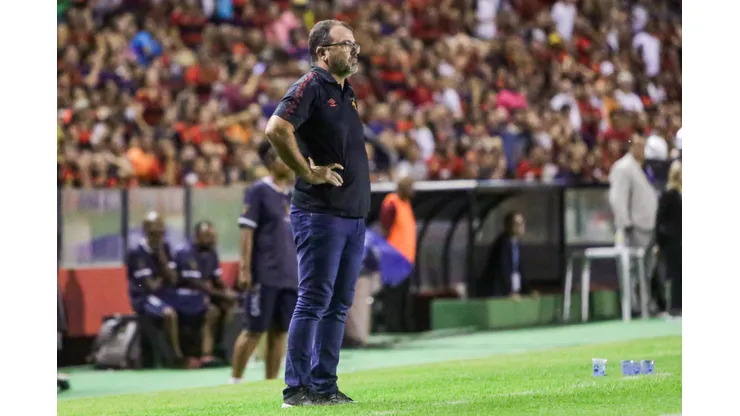 Foto: Rafael Vieira/AGIF - Sport fica apenas no empate com Porto e Enderson Moreira explica decisões