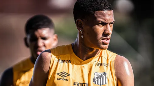 Foto: (Raul Baretta/ Santos FC.) – Ângelo, do Santos, está na mira do Flamengo