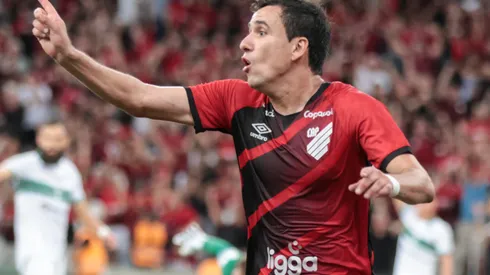Foto: (Robson Mafra/AGIF) – Pablo deu sua versão sobre a briga generalizada no clássico entre Athletico e Coritiba