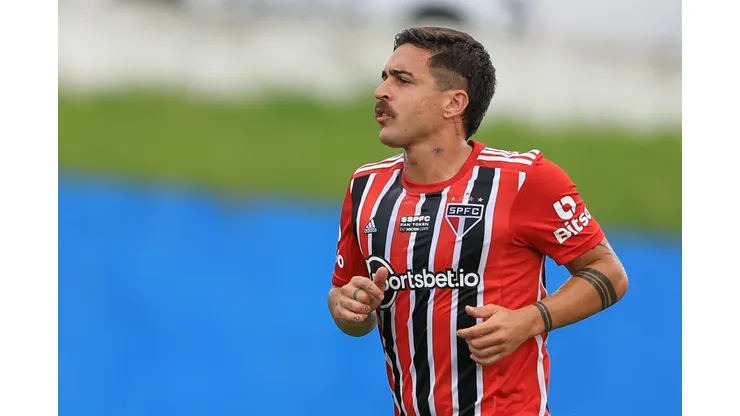 Foto: Marcello Zambrana/AGIF - São Paulo se posiciona sobre Gabriel Neves