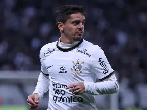 Fagner comenta marcas batidas com a camisa do Corinthians