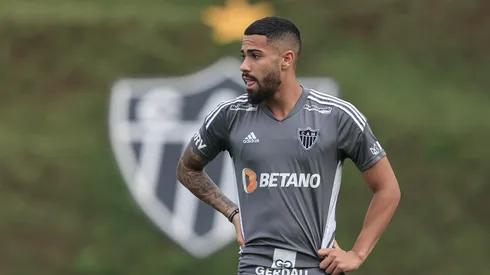 Foto: (Pedro Souza/Atlético) – Calebe, do Atlético-MG, está prestes a ser anunciado pelo Fortaleza