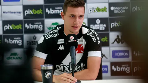 Foto: Daniel RAMALHO/VASCO - Lucas Piton segue impressionando com a camisa do Vasco