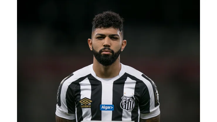 Foto: (Pedro Vale/AGIF) - Gabigol, ex-Santos, não conseguiu brilhar na Europa