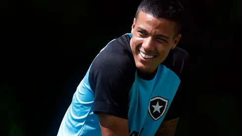 Foto: (Vítor Silva/Botafogo) – Carlos Alberto deve ser uma das novidades na escalação do Botafogo
