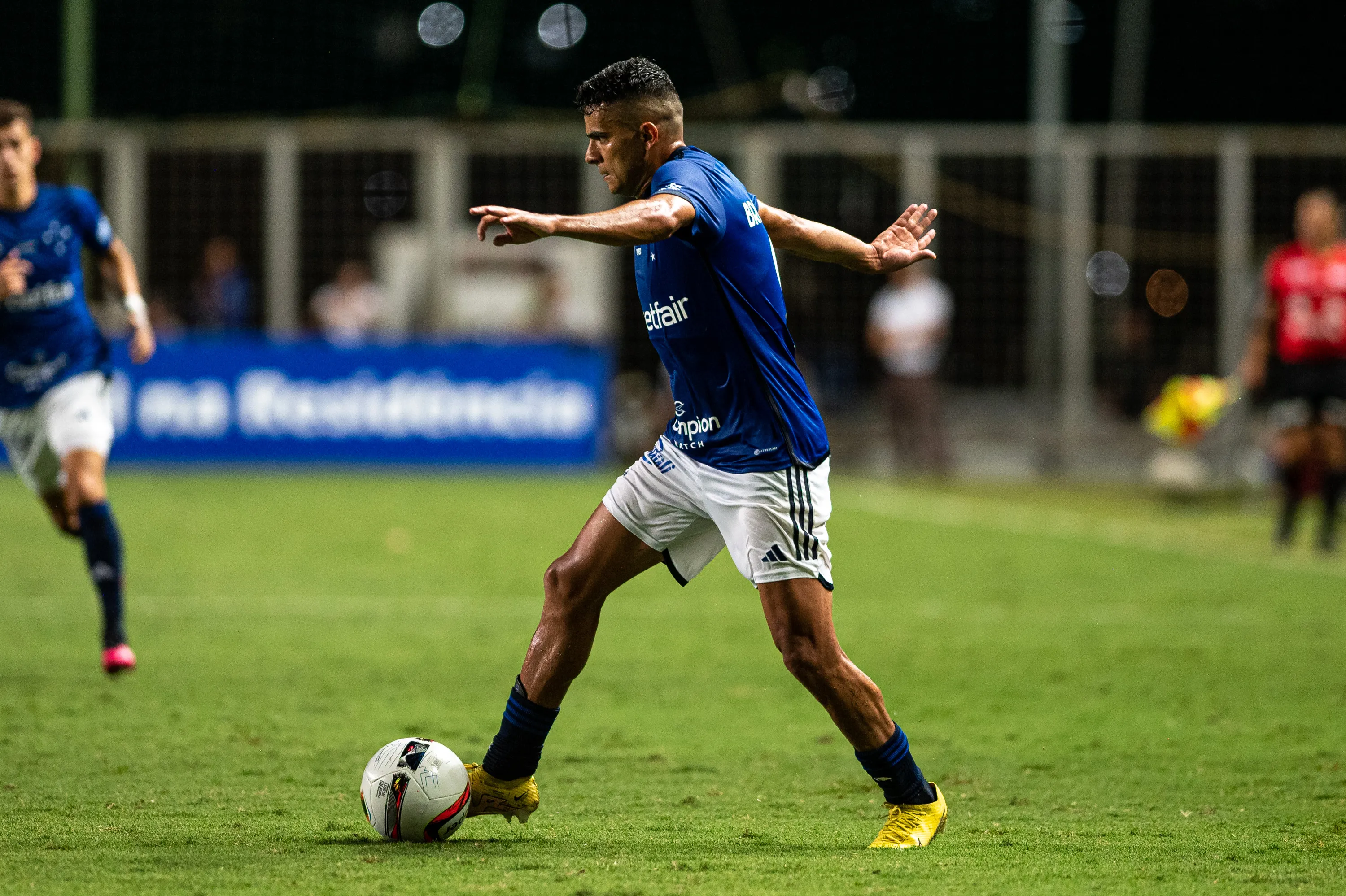 Bruno Rodrigues jogador do Cruzeiro durante partida contra o América-MG – Foto: Alessandra Torres/AGIF