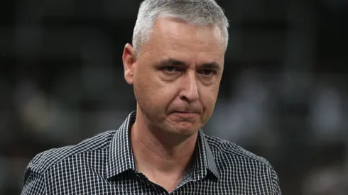 Foto: Marcello Zambrana/AGIF – Tiago Nunes agita torcida do Fluminense