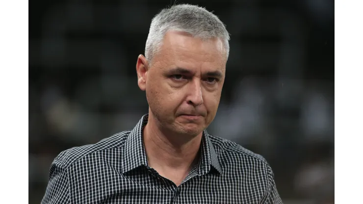 Foto: Marcello Zambrana/AGIF - Tiago Nunes agita torcida do Fluminense