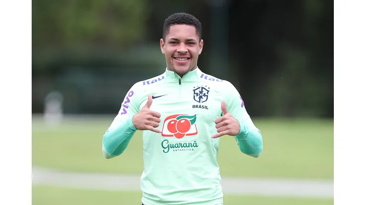 Foto: Rafael Ribeiro / CBF - Vitor Roque, atacante do Athletico-PR e da Seleção Brasileira