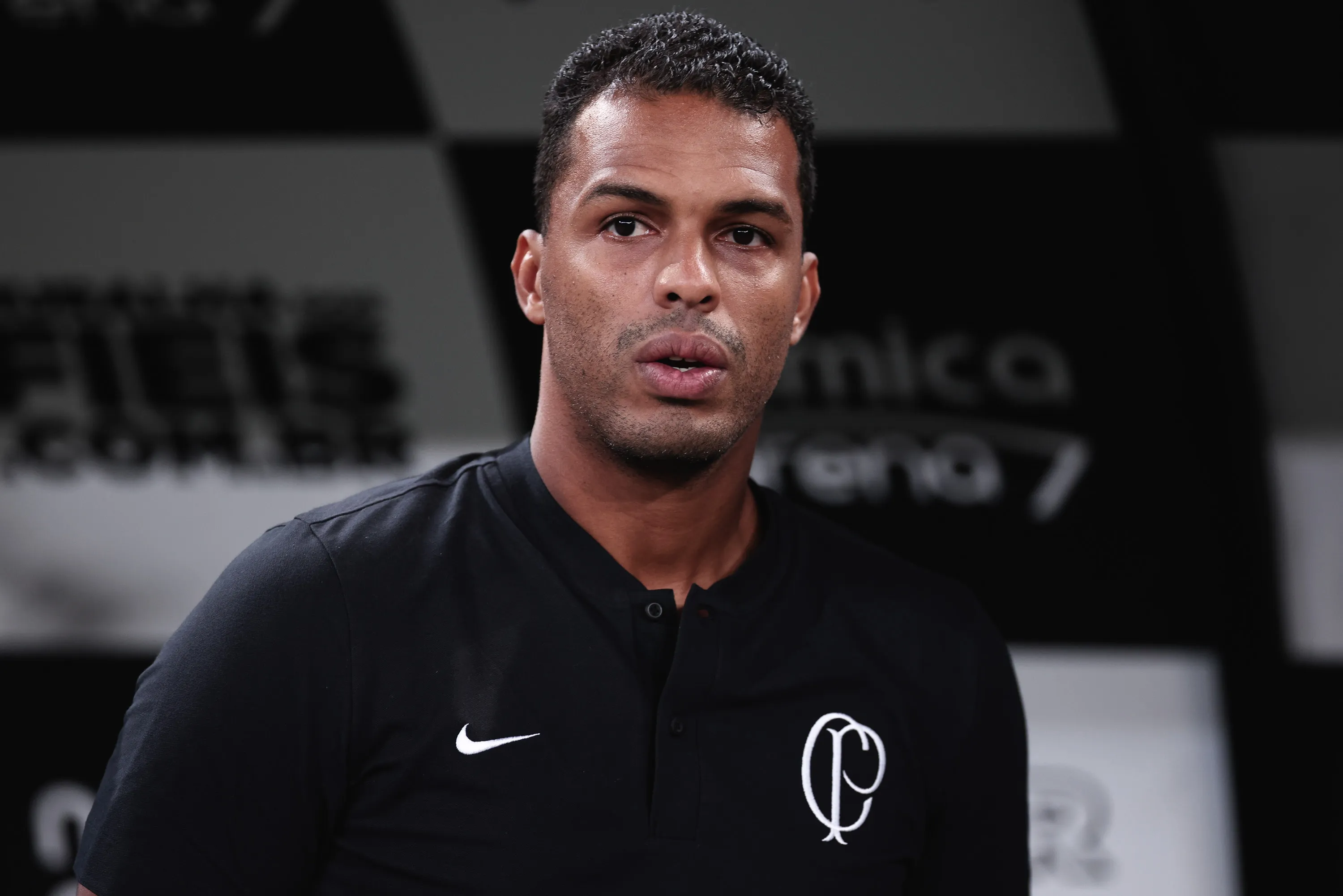 Foto: Ettore Chiereguini/AGIF - Fernando Lázaro observa de perto promessa do Corinthians.