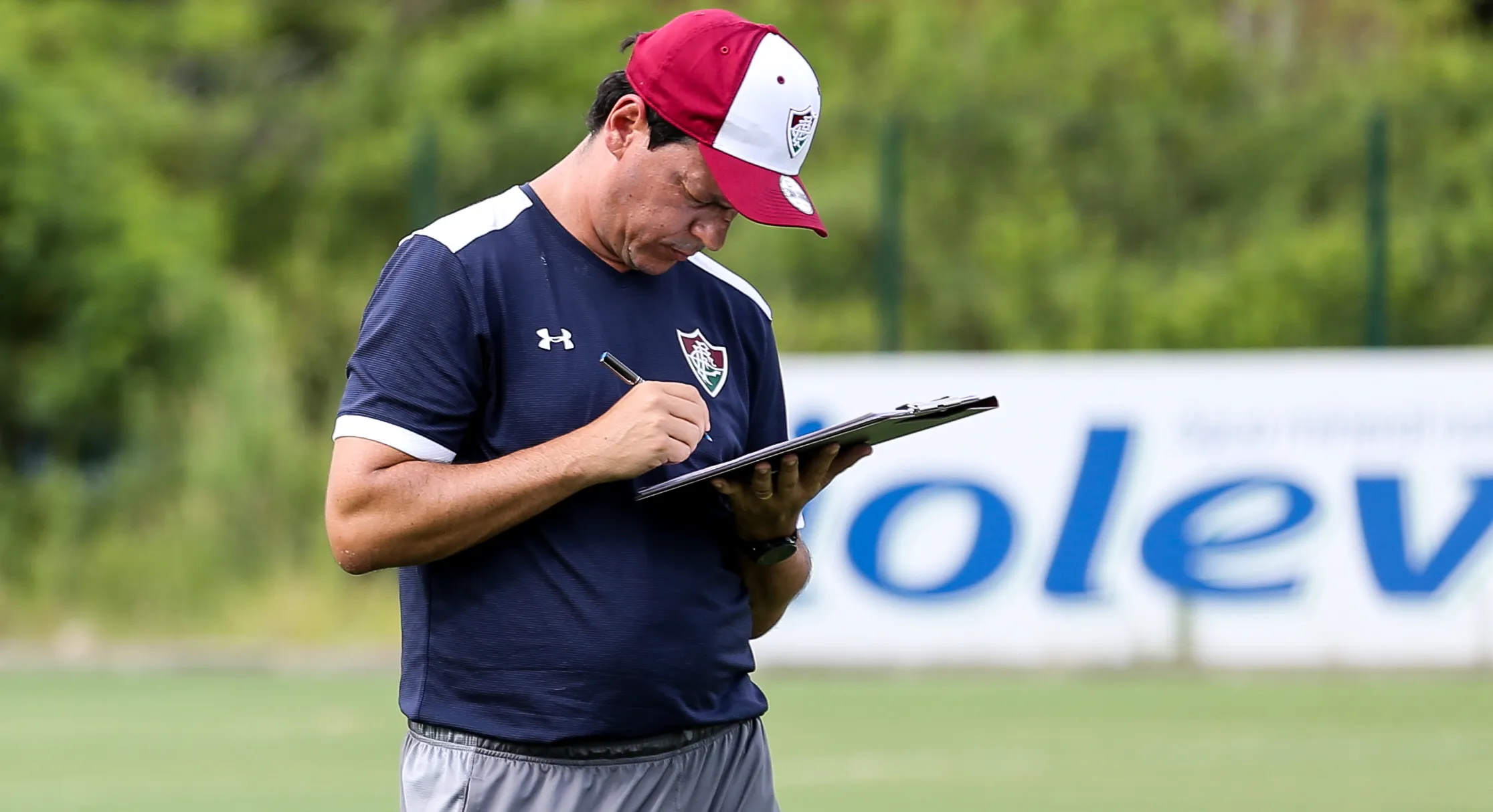 FOTO: LUCAS MERÇON / FLUMINENSE F.C. - Fernando Diniz tem uma opção a menos.