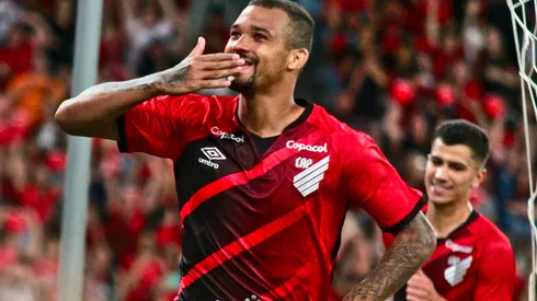 Foto: Gabriel Machado/AGIF – Zé Ivaldo, zagueiro do Athletico-PR