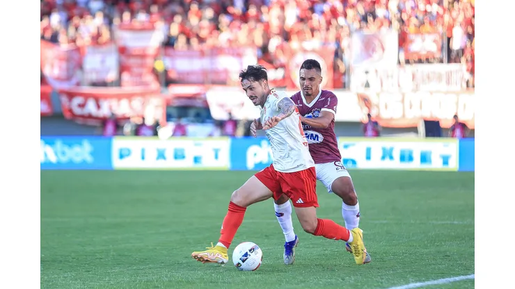 Fernando Alves/AGIF- Inter e Caxias no duelo de ida da semifinal do Campeonato Gaúcho