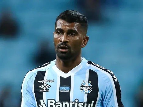 Torcida 'esculacha' Thiago Santos e escolhe titular ideal no Grêmio