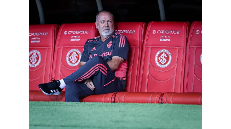 Foto: Maxi Franzoi/AGIF - Mano Menezes pode perder peça para rival da Série A.