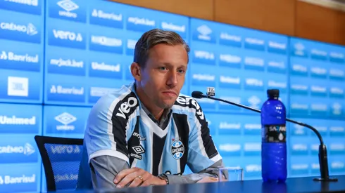 FOTO: LUCAS UEBEL/GREMIO FBPA - Lucas Leiva toma decisão final sobre sua carreira.