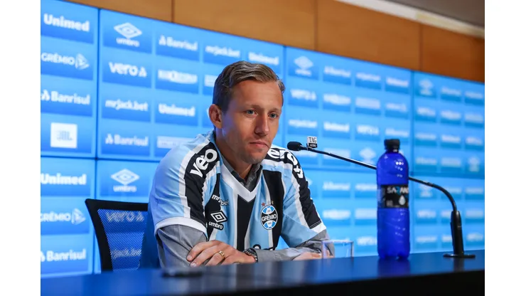 FOTO: LUCAS UEBEL/GREMIO FBPA - Lucas Leiva toma decisão final sobre sua carreira.