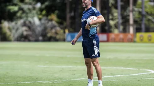 Foto: Gustavo Aleixo/Cruzeiro - Pezzolano tem problemas no elenco do Cruzeiro.