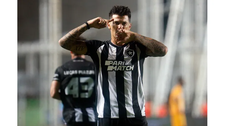 Foto: Vitor Silva/Botafogo - Victor Cuesta comemora vitória do Botafogo na Copa do Brasil.