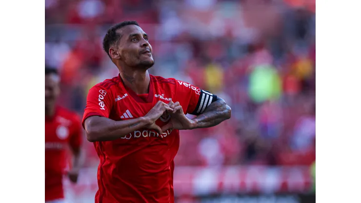 RS - Porto Alegre - 11/03/2023 - GAUCHO 2023, INTERNACIONAL X ESPORTIVO - Alan Patrick jogador do Internacional comemora seu gol durante partida contra o Clube Esportivo no estadio Beira-Rio pelo campeonato Gaucho 2023. Foto: Maxi Franzoi/AGIF