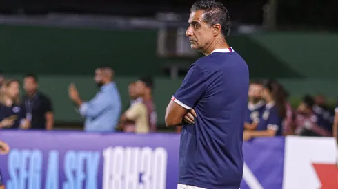 Foto: Renan Oliveira/AGIF – Renato Paiva lamenta mais uma derrota do Bahia.