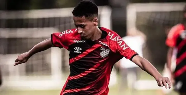 Foto: Divulgação/Athletico-PR – Otávio vem se destacando na base do Furacão