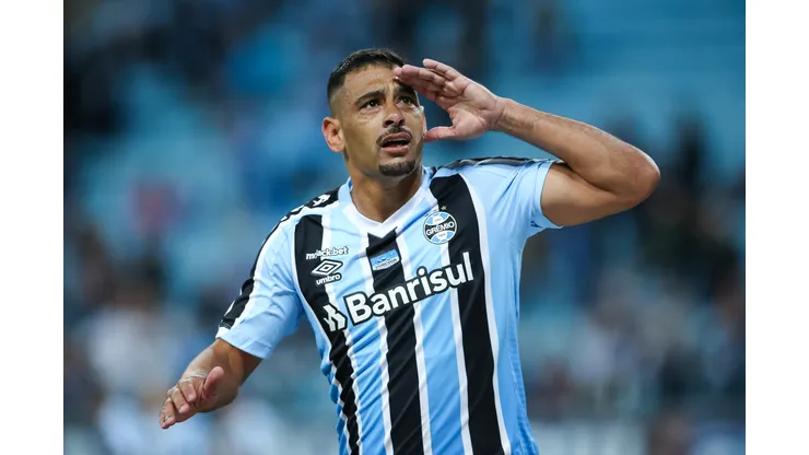 Foto: Pedro H. Tesch/AGIF - Diego Souza busca chance no Grêmio.