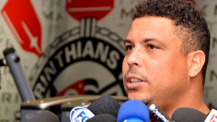 Ronaldo Fenômeno pós treino em CT Joaquim Grava (Foto: Mauro Horita/AGIF)