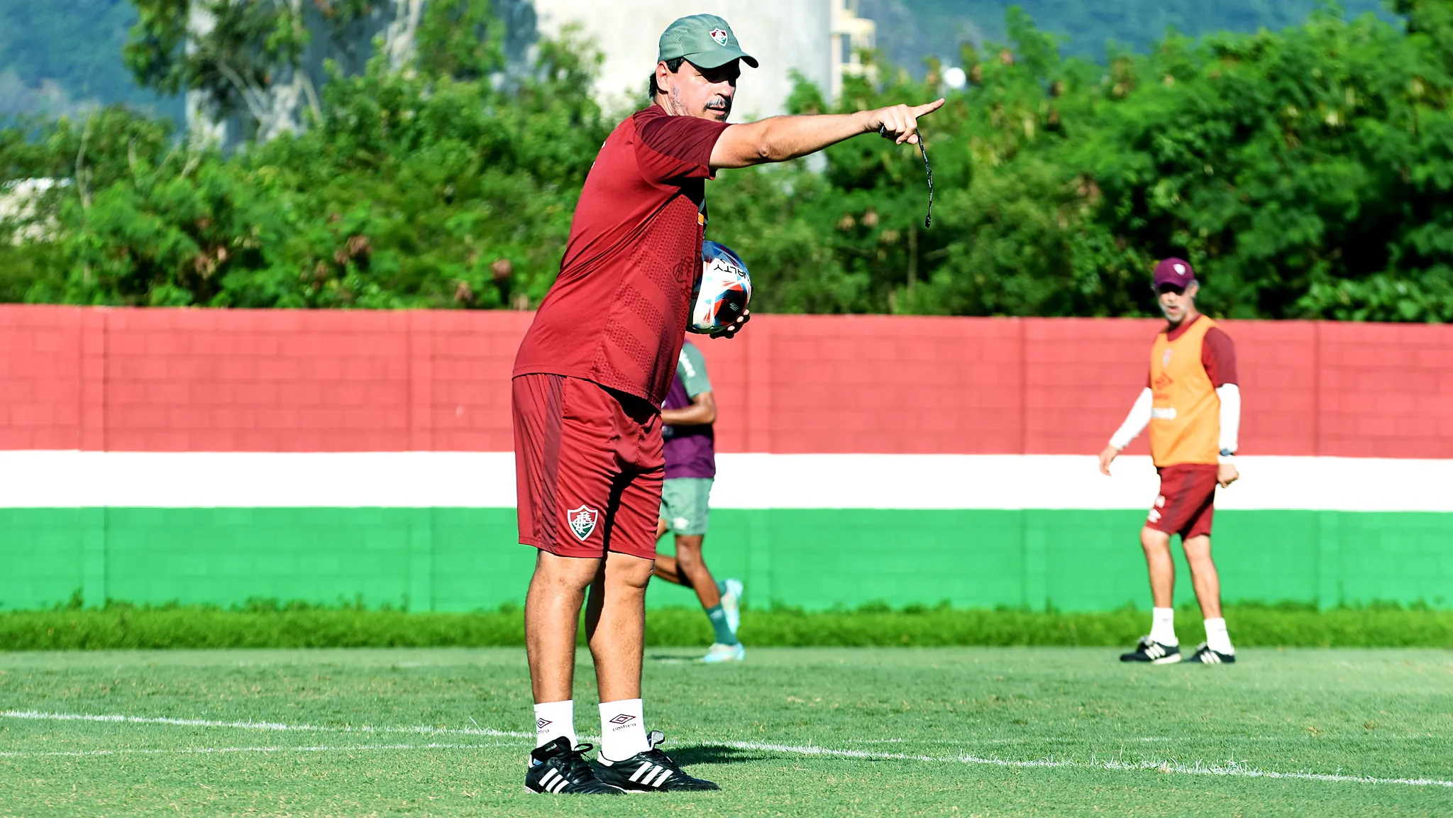 FOTO DE MAILSON SANTANA/FLUMINENSE FC - Fernando Diniz indica necessidade de contratações em função.
