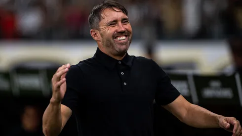 Foto: Alessandra Torres/AGIF – Coudet se anima com início de zagueiro no Galo.