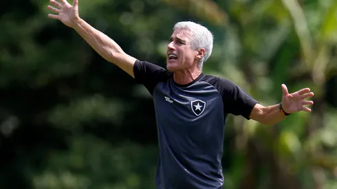Foto: Vitor Silva/Botafogo - Luis Castro está pressionado no Botafogo