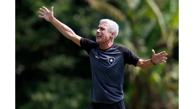 Foto: Vitor Silva/Botafogo - Luis Castro está pressionado no Botafogo