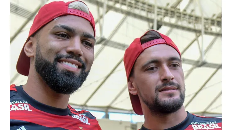 Foto: Thiago Ribeiro/AGIF- Gabriel Barbosa e Arrascaeta