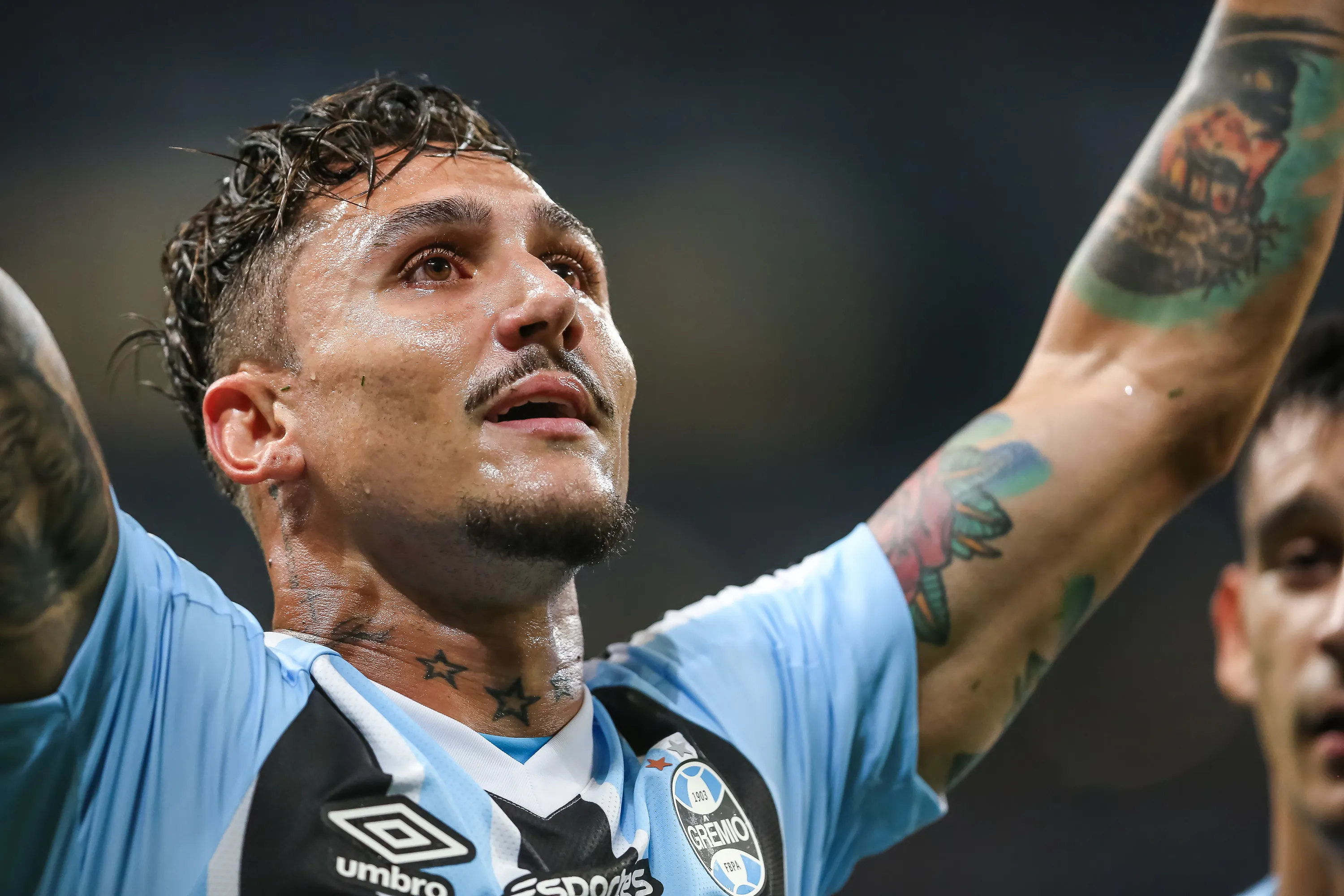 Vina crava provocação histórica e irrita torcida do Internacional
