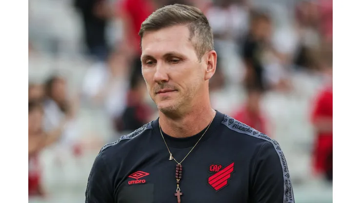 Foto: Robson Mafra/AGIF - Paulo Turra comenta sobre início de temporada do Furacão.