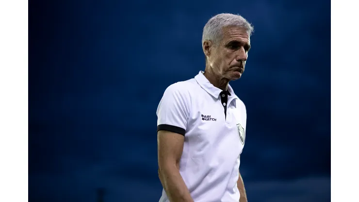 Jorge Rodrigues/AGIF- Luís Castro, técnico do Botafogo
