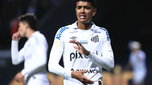 Foto: Ettore Chiereguini/AGIF – Lucas Barbosa comenta momento do Santos