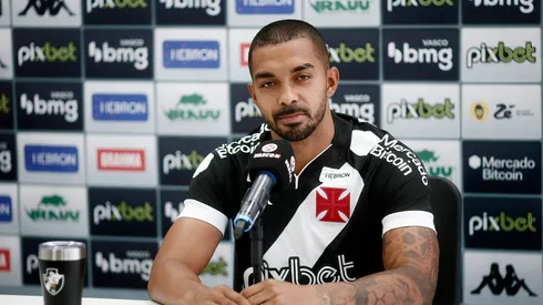 Foto: Daniel RAMALHO/VASCO - Paulo Henrique é apresentado no Vasco.