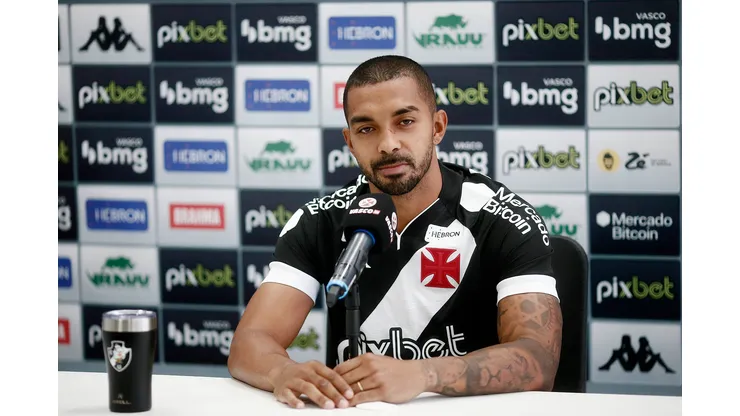 Foto: Daniel RAMALHO/VASCO - Paulo Henrique é apresentado no Vasco.