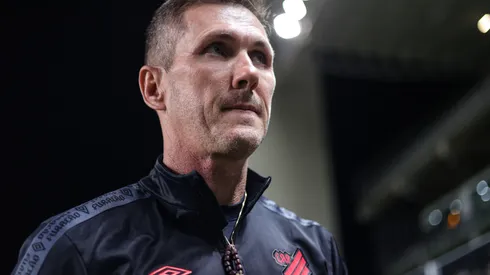 Foto: Gilson Junio/AGIF – Paulo Turra fala sobre derrota do Furacão no Brasileirão.