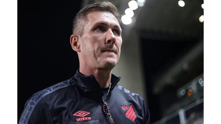Foto: Gilson Junio/AGIF - Paulo Turra fala sobre derrota do Furacão no Brasileirão.
