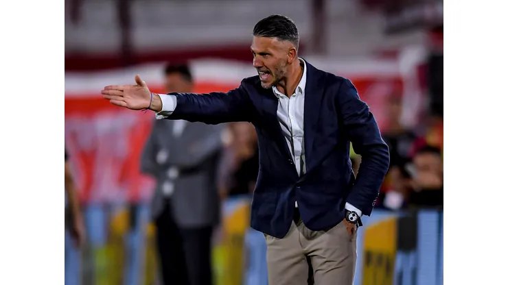 Photo by Marcelo Endelli/Getty Images - Técnico do River Plate comenta confronto contra o Fluminense.