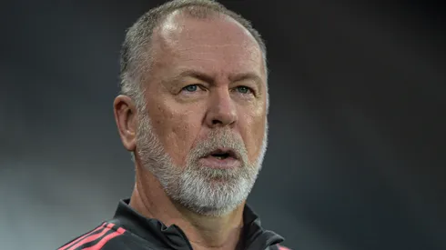 RJ – Rio de Janeiro – 16/10/2022 – BRASILEIRO A 2022, BOTAFOGO X INTERNACIONAL – Mano Menezes tecnico do Internacional durante partida contra o Botafogo no estadio Engenhao pelo campeonato Brasileiro A 2022. Foto: Thiago Ribeiro/AGIF