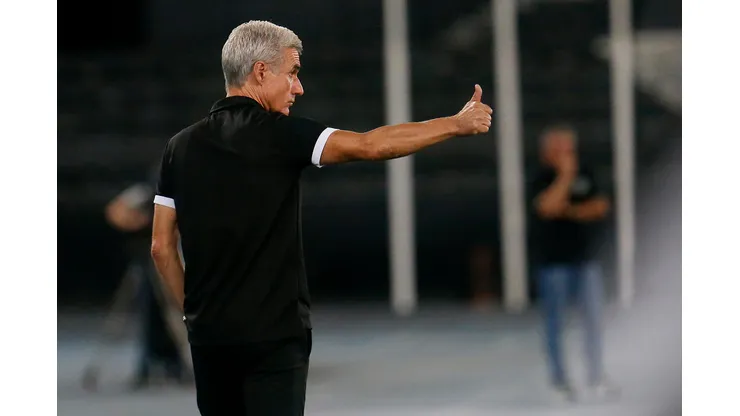 Foto: Vitor Silva/Botafogo - Luis Castro vive bom momento no Botafogo.