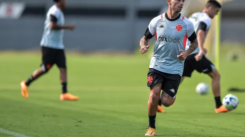 Foto: Thiago Ribeiro/AGIF – Carabajal é apresentado no Vasco.