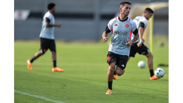 Foto: Thiago Ribeiro/AGIF - Carabajal é apresentado no Vasco.