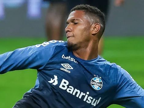 “Na marra”; Adriel manda real ‘do nada’ antes do Grêmio entrar em campo